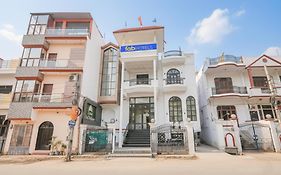 Fabhotel Raj Palace